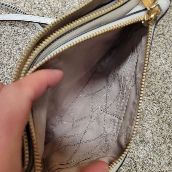 Michael kors Bag with matching wristlet - Picture 11 of 12